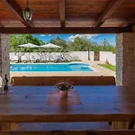 Prisedi Villa Rakalj