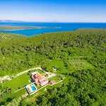 Prisedi Villa