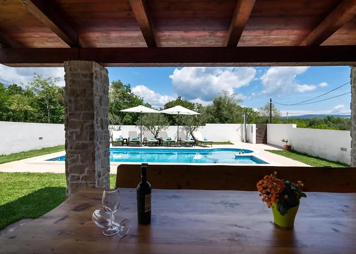 Prisedi Villa *